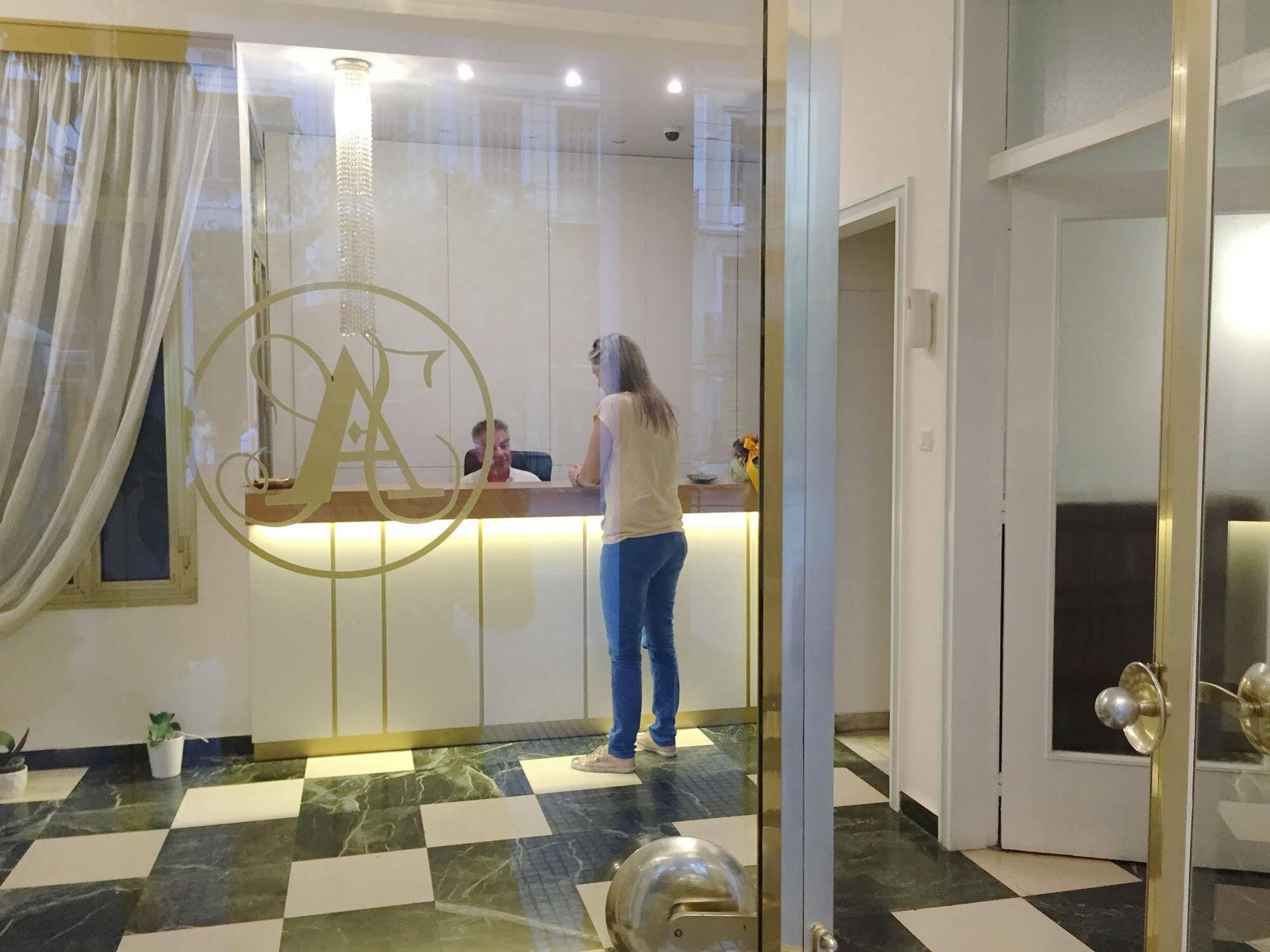 Ares Athens Hotel Екстериор снимка